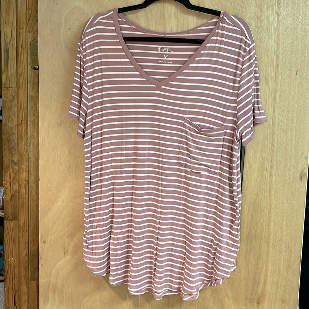 Medium grace and Lace tee short sleeved